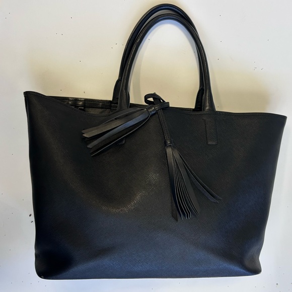 Tumi Handbags - Tumi Niki Sinclair Black Tote Bag